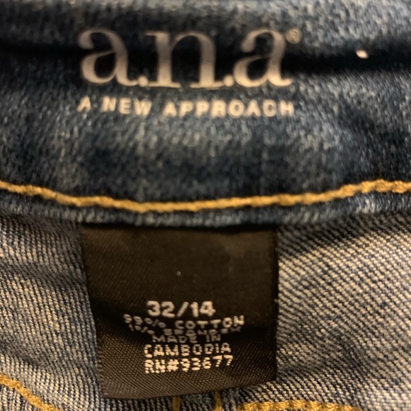 Denim shorts - Picture 3 of 3